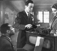Dooley Wilson, Humphrey Bogart e Ingrid Bergman in una scena di Casablanca