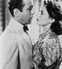 Humphrey Bogart con Ingrid Bergman in una scena di Casablanca