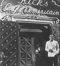 Humphrey Bogart in una scena di Casablanca