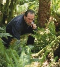 Tommy Lee Jones in una scena di The Hunted - La preda