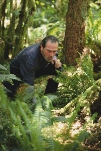 Tommy Lee Jones in una scena di The Hunted - La preda