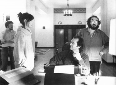 Il regista Stanley Kubrick, Jack Nicholson e Shelley Duvall sul set di Shining