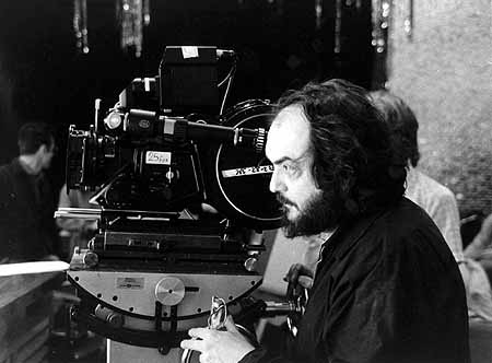 Il regista Stanley Kubrick sul set di Shining (1980)