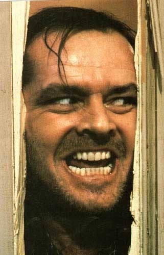 Jack Nicholson interpreta Jack Torrance in una scena leggendaria di Shining