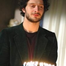 Claudio Santamaria in una scena di Ma quando arrivano le ragazze?