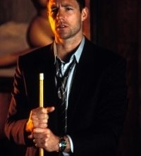 Edward Burns in una scena di Confidence