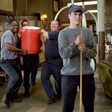 Joaquin Phoenix in una scena del film Squadra 49