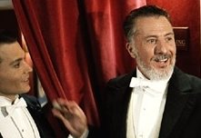 Johnny Depp  e Dustin Hoffman in una scena di Neverland - un sogno per la vita