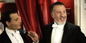 Johnny Depp  e Dustin Hoffman in una scena di Neverland - un sogno per la vita