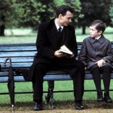 Johnny Depp con freddie Highmore in una scena di Neverland - un sogno per la vita