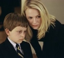 Naomi Watts con David Dorfman in una scena di The Ring