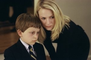 Naomi Watts con David Dorfman in una scena di The Ring