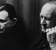 Robert Blake e Robert Loggia in una scena di Strade perdute