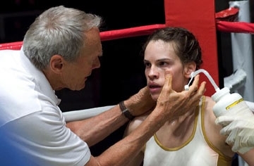 Clint Eastwood con Hilary Swank in una scena di Million Dollar Baby