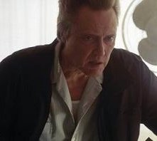 Christopher Walken in una scena di Man of fire