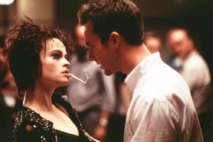 Edward Norton e Helena Bonham Carter in una scena di Fight club