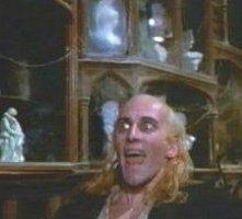 Richard O'Brien in una scena del musical The Rocky Horror Picture Show