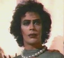 Tim Curry in una scena di The Rocky Horror Picture Show