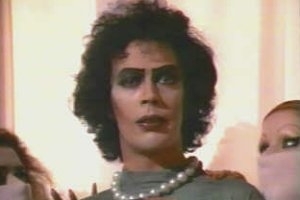 Tim Curry in una scena di The Rocky Horror Picture Show