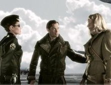 Angelina Jolie, Jude Law e Gwyneth Paltrow in una scena di Sky Captain and the World of Tomorrow