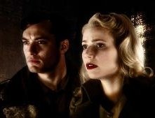 Jude Law e Gwyneth Paltrow in una scena di Sky Captain and the World of Tomorrow