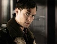 Jude Law in una scena di Sky Captain and the World of Tomorrow