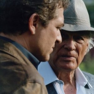 Giorgio Albertazzi e Gioele Dix (di spalle) in una scena di Ora e per sempre
