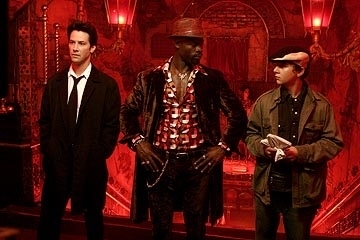Keanu Reeves, Djimon Hounsou e Shia LaBeouf in una scena di Constantine