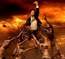 Keanu Reeves in una scena del film Constantine