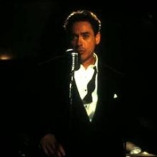 Robert Downey jr. in una scena di The Singing Detective