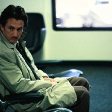 Sean Penn in una scena di The Assassination
