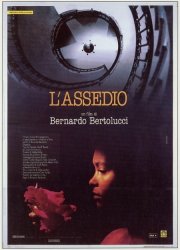 La locandina di L'assedio