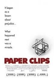 La locandina di Paper Clips
