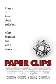 La locandina di Paper Clips