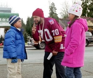 Philip Bolden, Ice Cube e Aleisha Allen in una scena di Io, lei e i suoi bambini