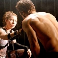 Ryan Reynolds e Jessica Biel in una scena di Blade: Trinity