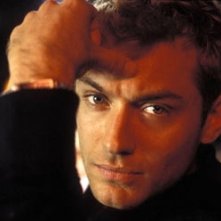 Jude Law in una scena di Alfie