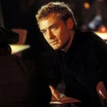Jude Law in una scena di Alfie