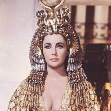 Liz Taylor in una scena di Cleopatra