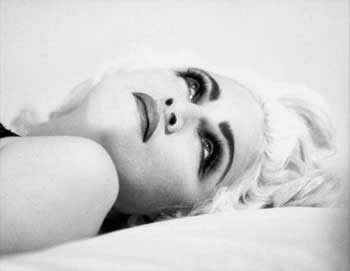 Madonna in una sequenza del video di Justify my Love