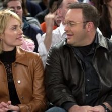 Amber Valletta e Kevin James in una scena di Hitch - Lui sì che capisce le donne