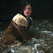 Famke Janssen in una scena di Nascosto nel buio