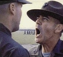 Vincent D'Onofrio e R. Lee Ermey in una scena di Full Metal Jacket