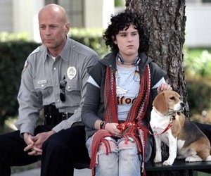 Bruce e Rumer Willis in una scena di Hostage