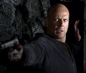 Bruce Willis in una scena di Hostage