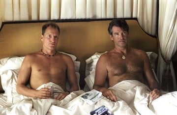 Woody Harrelson e Pierce Brosnan in una scena di After the sunset