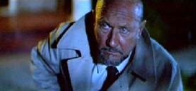 Donald Pleasence in una scena di Halloween II - Il signore della morte