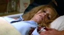 Jamie Lee Curtis in una scena di Halloween 2 - Il signore della morte
