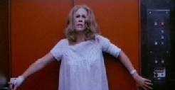 Jamie Lee Curtis in una scena di Halloween II - Il signore della morte