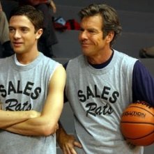 Topher Grace e Dennis Quaid in una scena di In Good Company